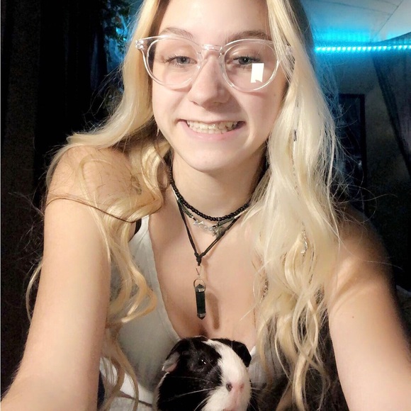 Meet your Posher, Kayelynn - Picture 1 of 1